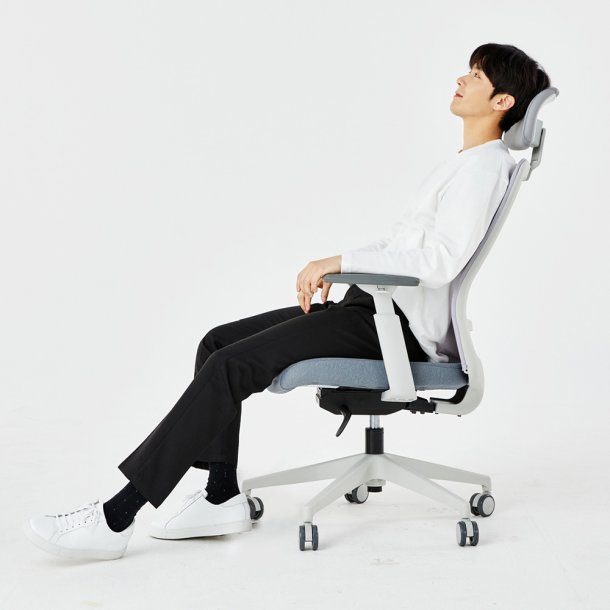 스탠다드 V2 의자