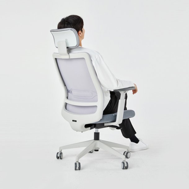 스탠다드 V2 의자