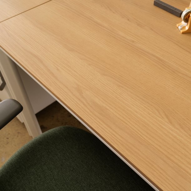 오피스원 일반형 책상+수평 배선 덕트 패키지