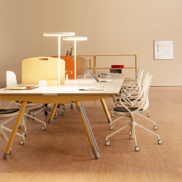 볼루토 커뮤니티 테이블